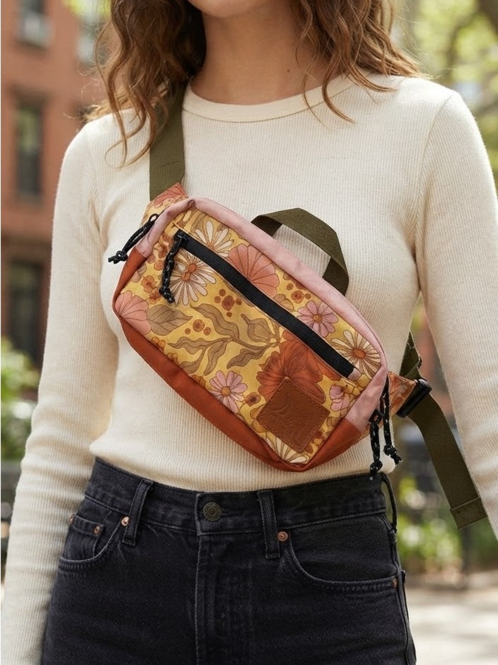 New tags Trek Light Gear Floral Print Fanny Pack Peach Pink Zipper